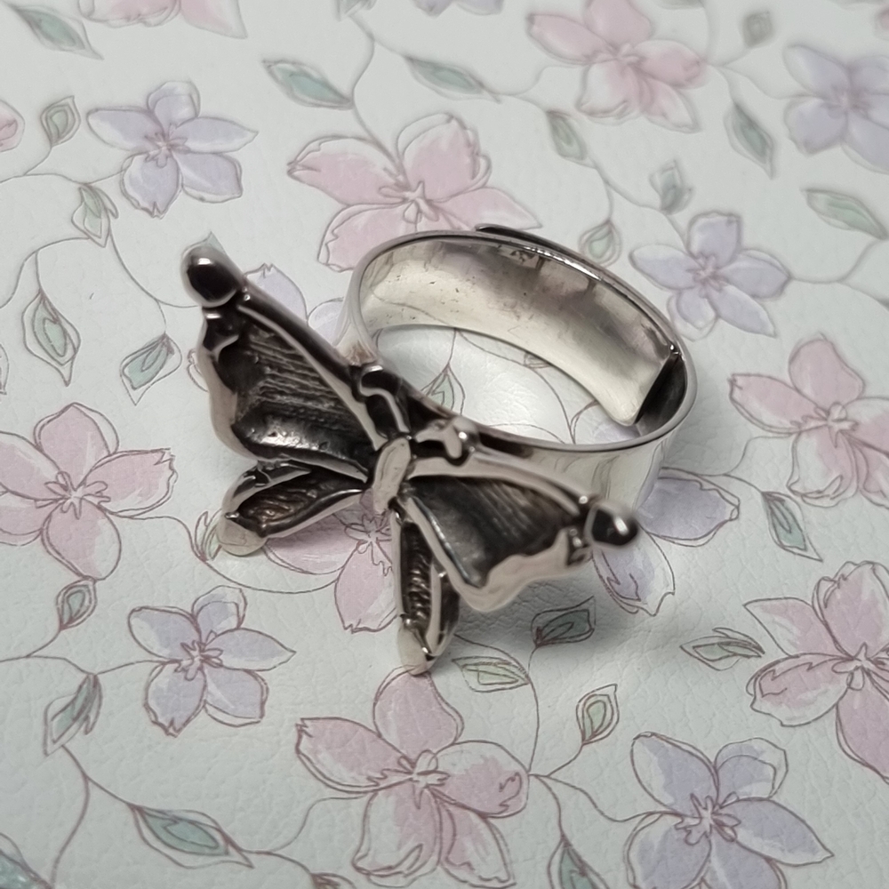 🦋 Butterfly Ring